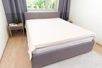 Muotoonommeltu aluslakana 90x200 kerma